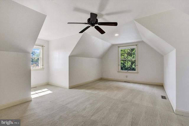 1060 KUHN RD, Boiling Springs, PA 17007