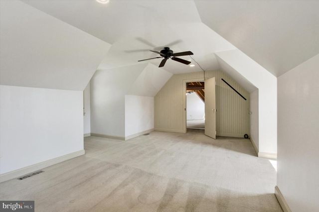 1060 KUHN RD, Boiling Springs, PA 17007
