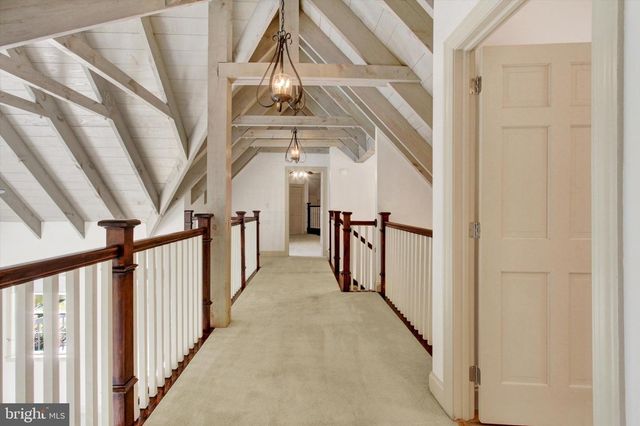 1060 KUHN RD, Boiling Springs, PA 17007
