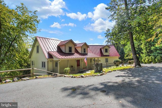 1060 KUHN RD, Boiling Springs, PA 17007