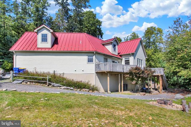 1060 KUHN RD, Boiling Springs, PA 17007