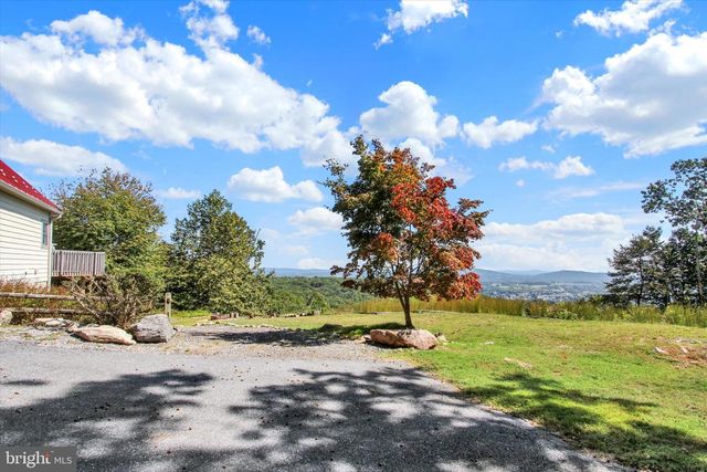 1060 KUHN RD, Boiling Springs, PA 17007