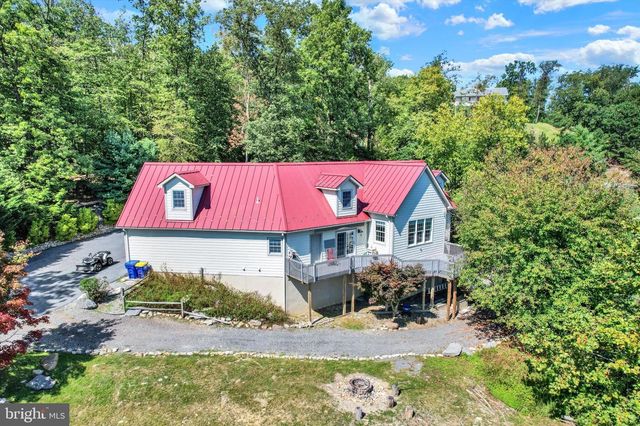 1060 KUHN RD, Boiling Springs, PA 17007