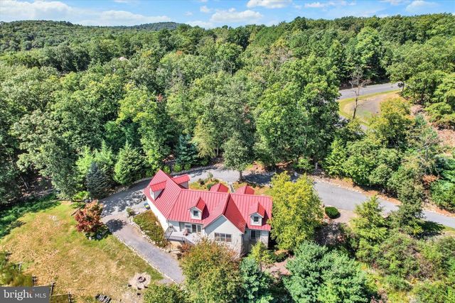 1060 KUHN RD, Boiling Springs, PA 17007