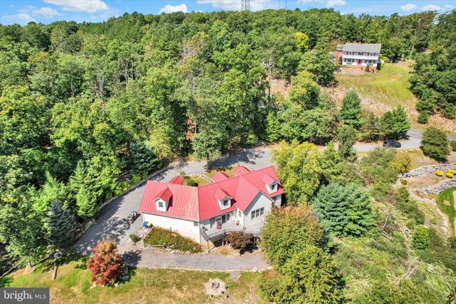 1060 KUHN RD, Boiling Springs, PA 17007