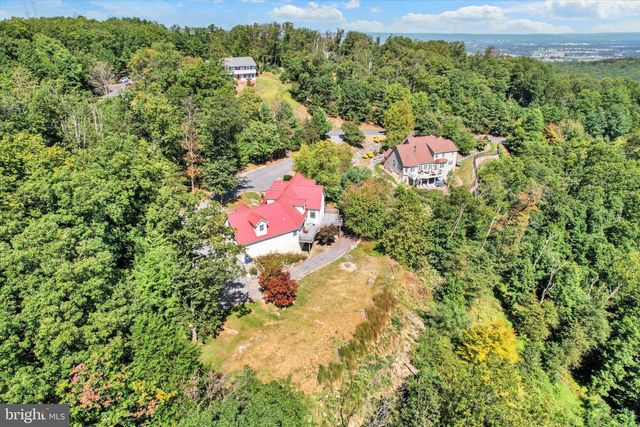 1060 KUHN RD, Boiling Springs, PA 17007