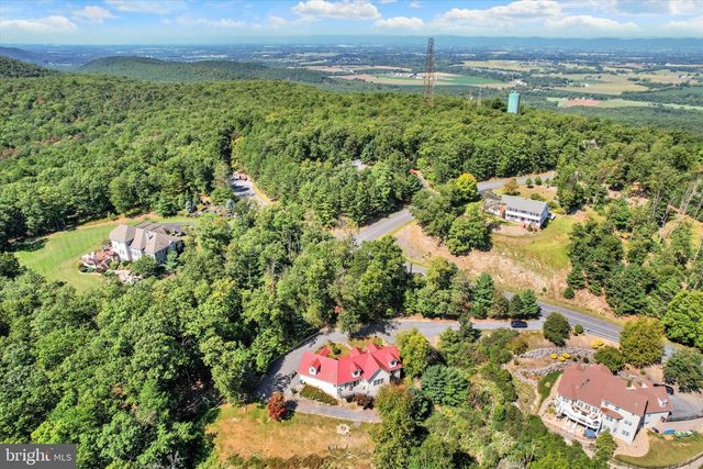 1060 KUHN RD, Boiling Springs, PA 17007