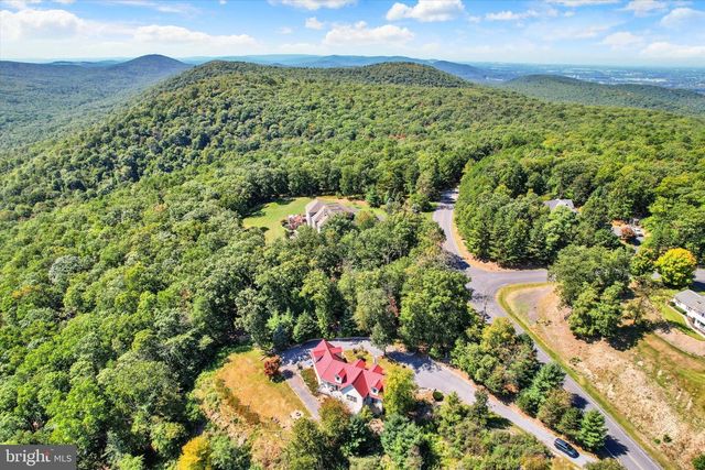 1060 KUHN RD, Boiling Springs, PA 17007