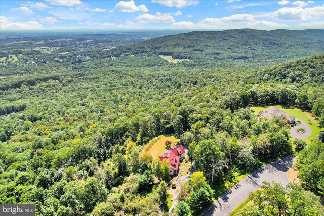 1060 KUHN RD, Boiling Springs, PA 17007