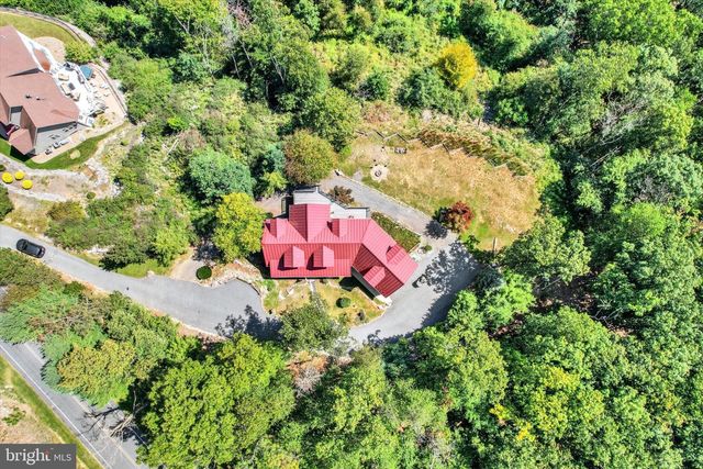 1060 KUHN RD, Boiling Springs, PA 17007