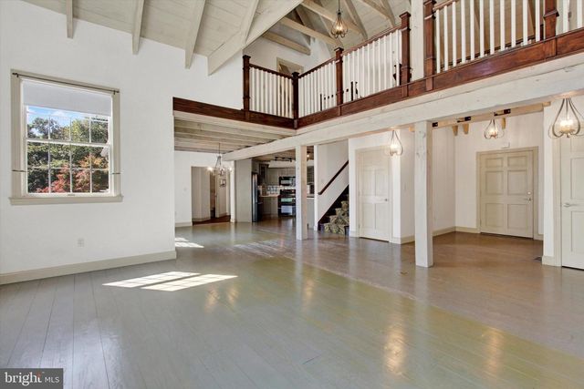 1060 KUHN RD, Boiling Springs, PA 17007