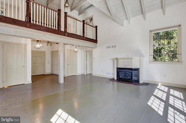 1060 KUHN RD, Boiling Springs, PA 17007