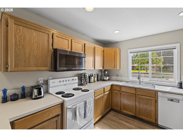 707 ASH St, Dayton, OR 97114