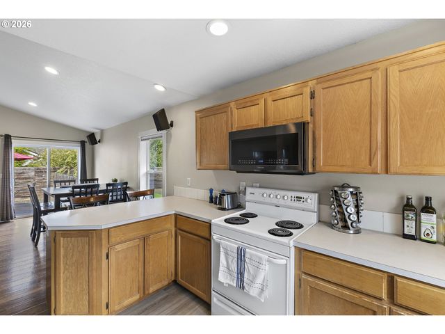 707 ASH St, Dayton, OR 97114