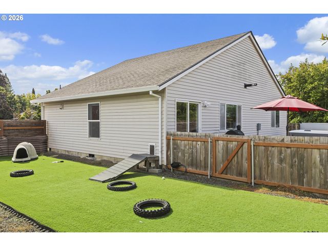 707 ASH St, Dayton, OR 97114
