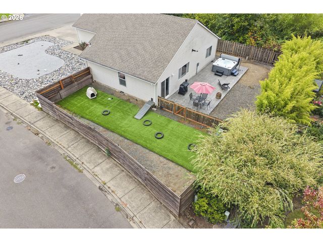 707 ASH St, Dayton, OR 97114