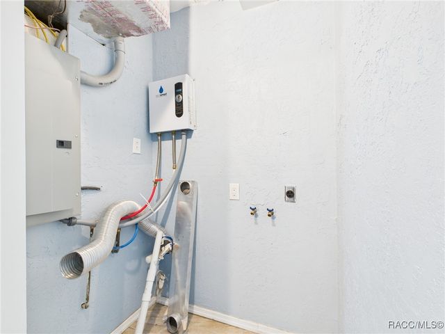 2 N Melbourne Street, Beverly Hills, FL 34465