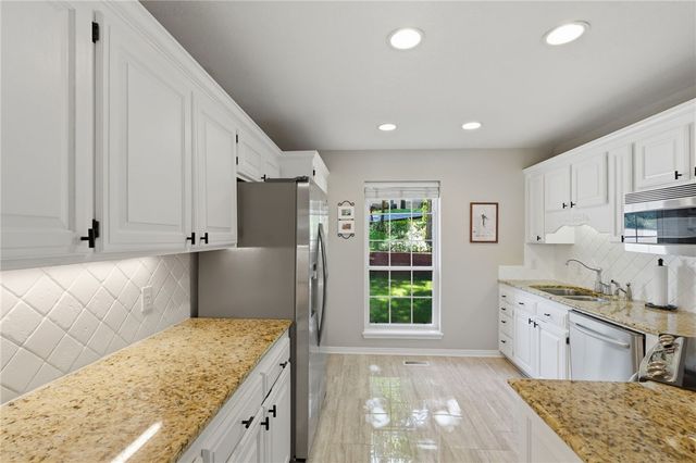 7 Brixham Lane, Bella Vista, AR 72714