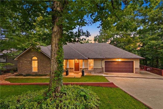 7 Brixham Lane, Bella Vista, AR 72714