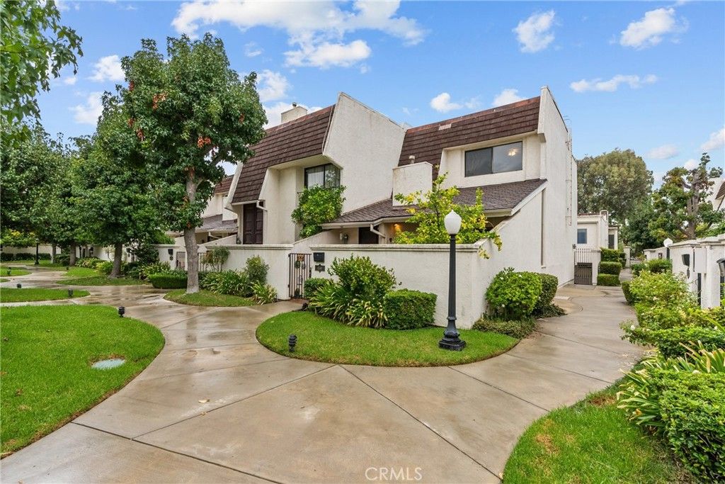 6249 Randi Avenue, Woodland Hills, CA 91367 — exterior