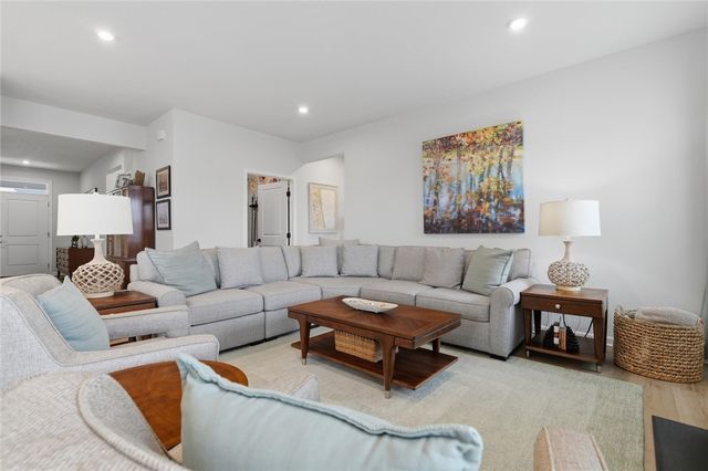 138 Pleasant Grove Ct, Pleasant Hills, PA 15025