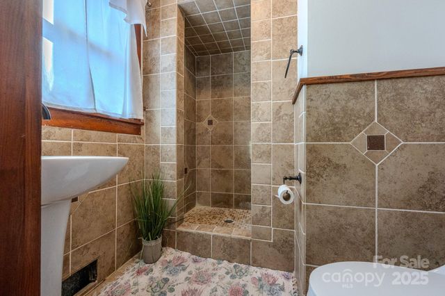 127 Reid Queen Drive, Little Switzerland, NC 28749