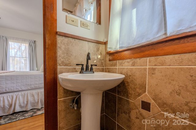 127 Reid Queen Drive, Little Switzerland, NC 28749