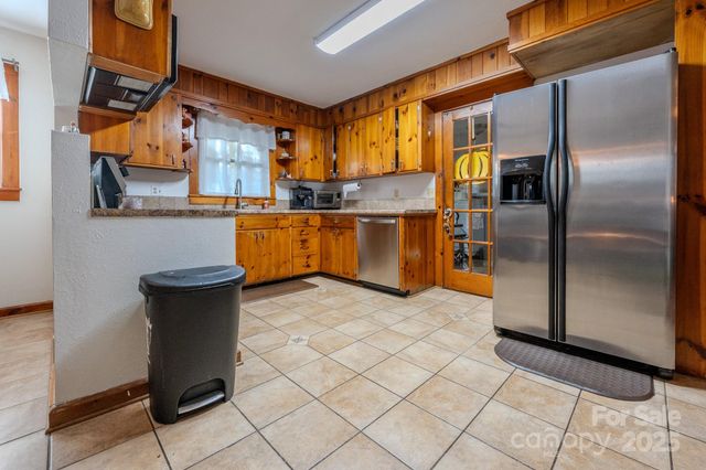 127 Reid Queen Drive, Little Switzerland, NC 28749