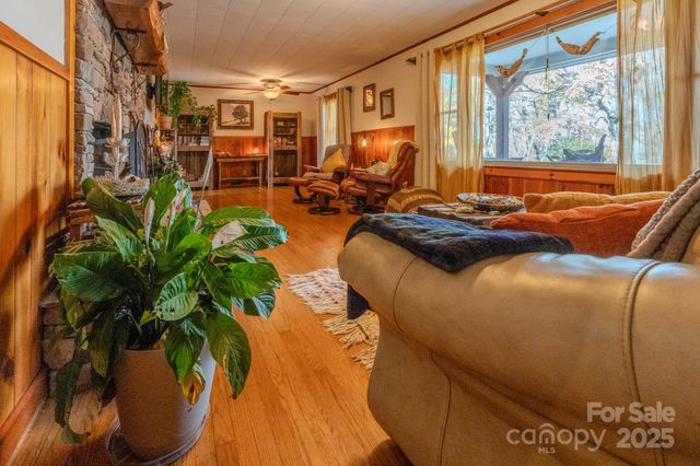 127 Reid Queen Drive, Little Switzerland, NC 28749