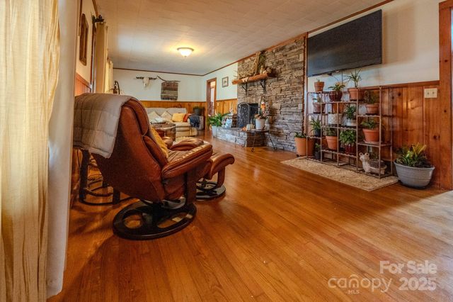 127 Reid Queen Drive, Little Switzerland, NC 28749