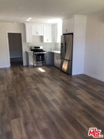 9638 S Hobart Boulevard, Los Angeles, CA 90047