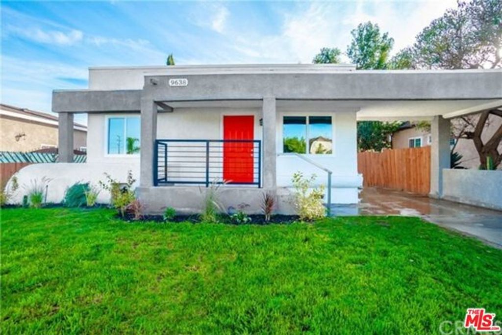 9638 S Hobart Boulevard, Los Angeles, CA 90047