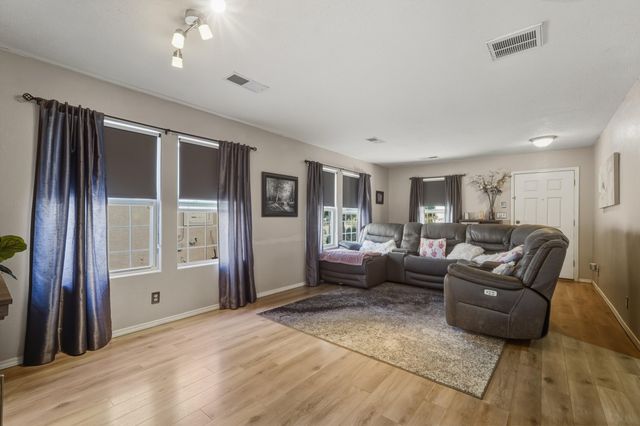 3034 Morrissey Street SW, Albuquerque, NM 87121