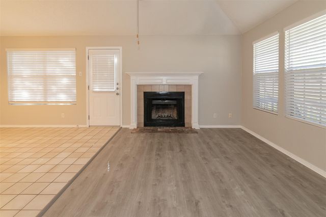 420 Sailmaster ST B, Lakeway, TX 78734
