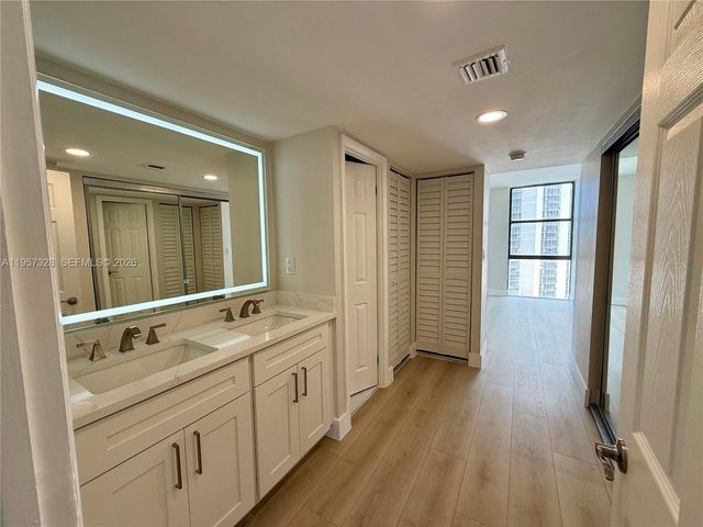 20335 W Country Club Dr 1203, Aventura, FL 33180