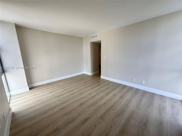 20335 W Country Club Dr 1203, Aventura, FL 33180