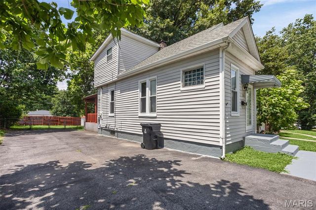323 N 37th Street, Belleville, IL 62226