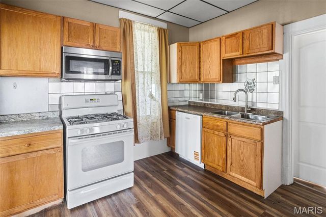 323 N 37th Street, Belleville, IL 62226
