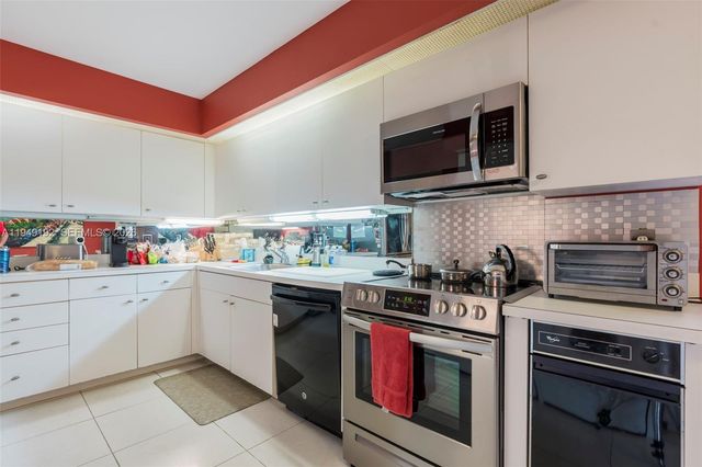 2 Eastgate Drive C, Boynton Beach, FL 33436