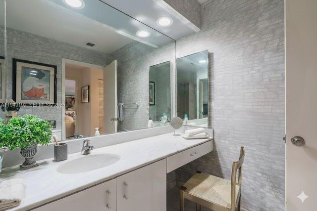 2 Eastgate Drive C, Boynton Beach, FL 33436