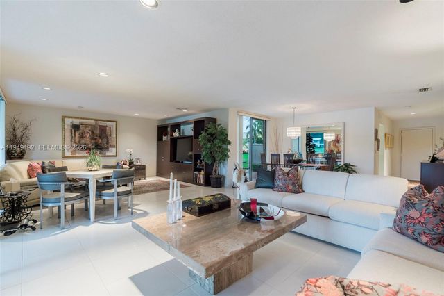 2 Eastgate Drive C, Boynton Beach, FL 33436