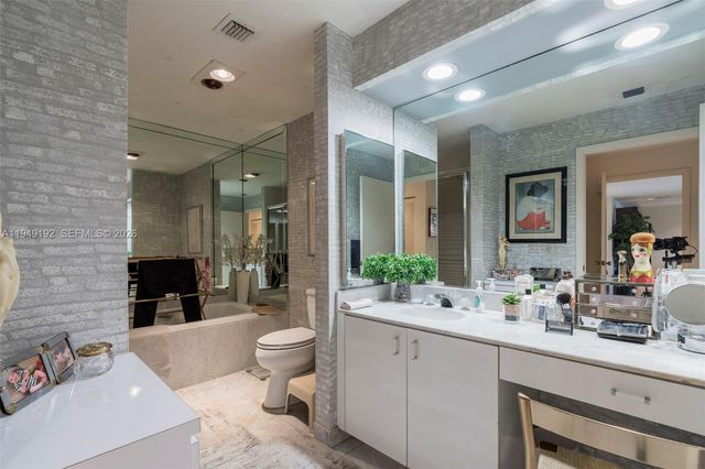 2 Eastgate Drive C, Boynton Beach, FL 33436
