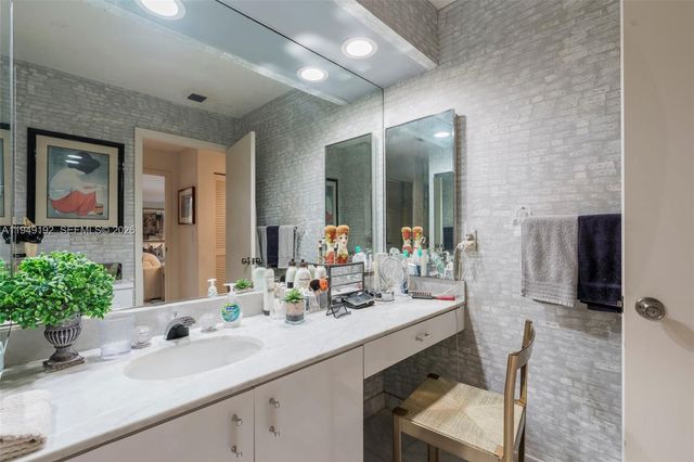 2 Eastgate Drive C, Boynton Beach, FL 33436