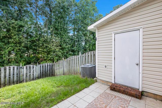 402 Meadowbrook Lane, Jacksonville, NC 28546