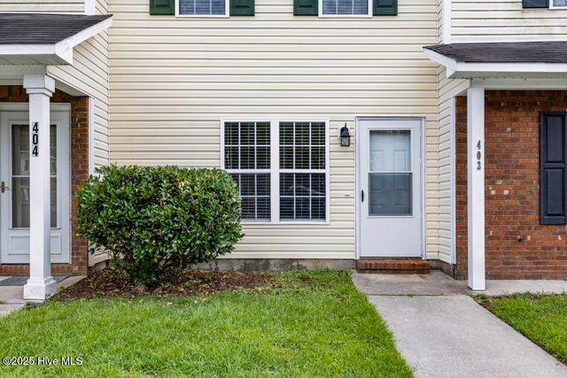 402 Meadowbrook Lane, Jacksonville, NC 28546