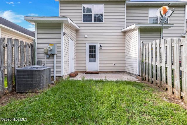 402 Meadowbrook Lane, Jacksonville, NC 28546