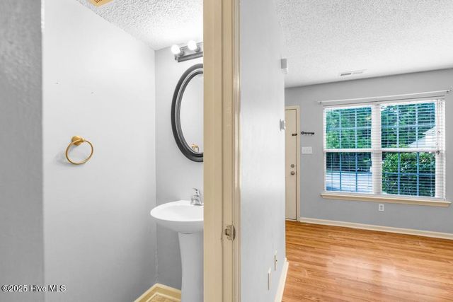 402 Meadowbrook Lane, Jacksonville, NC 28546