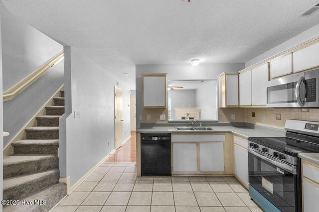 402 Meadowbrook Lane, Jacksonville, NC 28546
