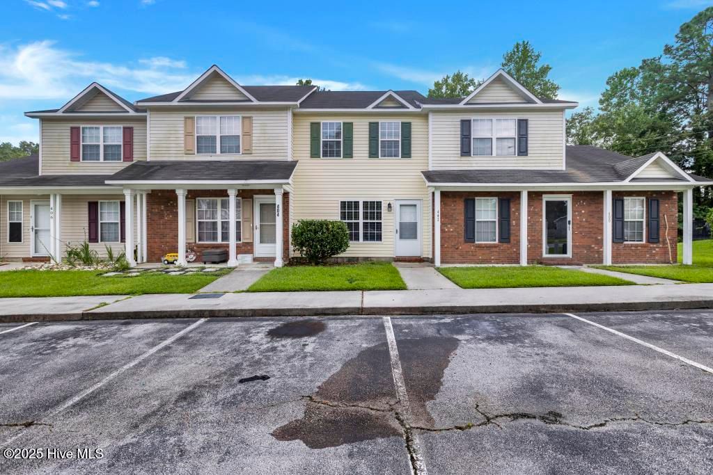 402 Meadowbrook Lane, Jacksonville, NC 28546