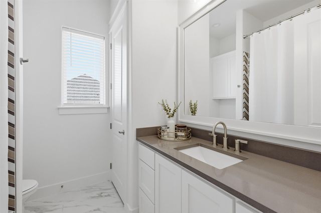 901 Medaris Way, Azle, TX 76020